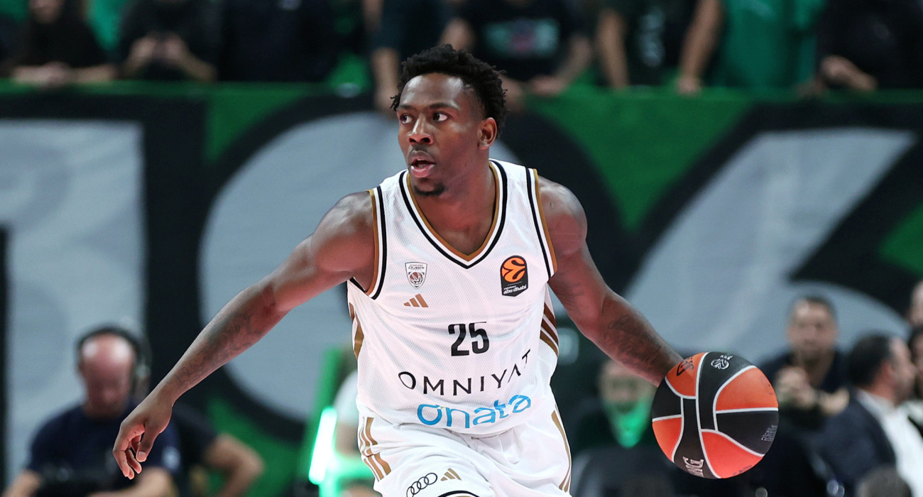 Ο ΜακΚίνλεϊ Ράιτ που έκρινε το παιχνίδ της Dubai BC με την Μπάγερν / Πηγή: Eurokinissi