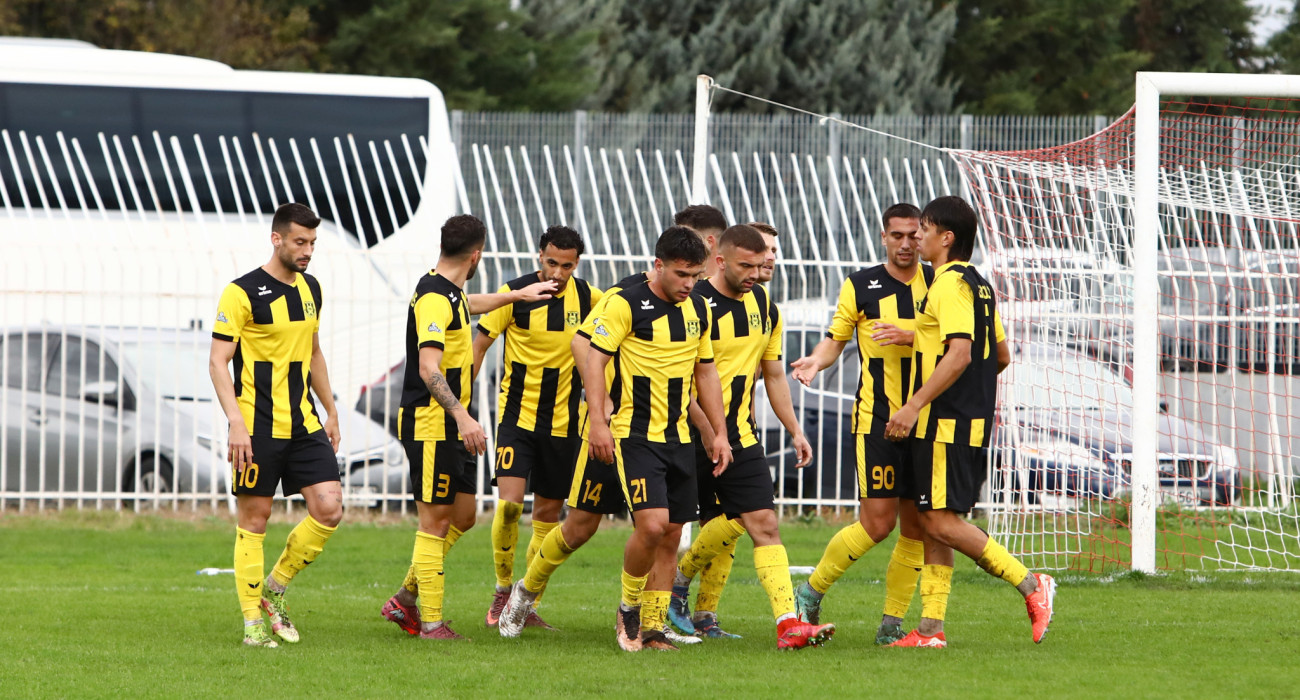 Πανηγυρίζουν οι ποδοσφαιριστές της Αναγέννησης Καρδίτσας / Πηγή: intime