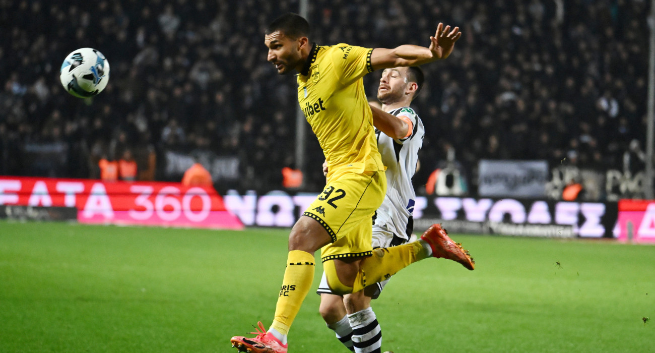 Ο Ρόουζ σε μονομαχία στον αγώνα με τον ΠΑΟΚ/Πηγή: intime