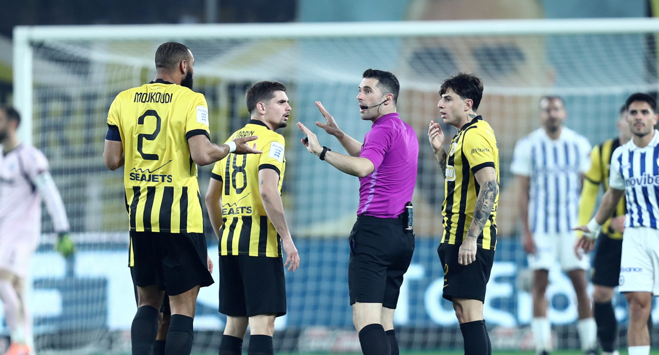 Ο διαιτητής Ζαμπαλάς στο ΑΕΚ-Ατρόμητος / Πηγή: Intime