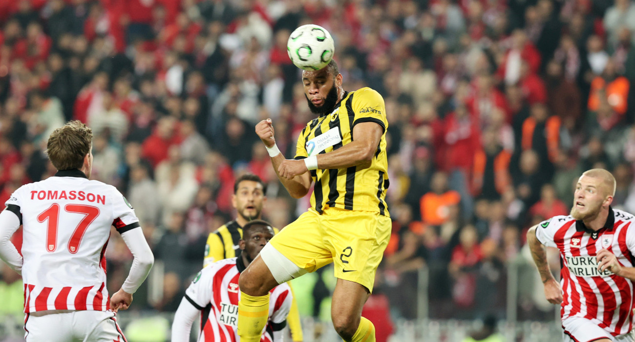 Ο Αρόλντ Μουκουντί στο Σαμσουσνπόρ-ΑΕΚ / Πηγή: Intime