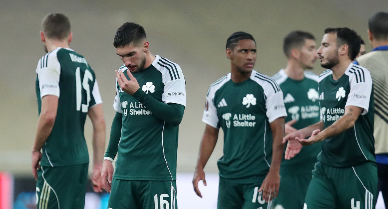 Η απογοήτευση στα πρόσωπα των παικτών του Παναθηναϊκού από την ισοπαλία στο ΟΑΚΑ κόντρα στην Βικτόρια Πλζεν / Πηγή: Intime