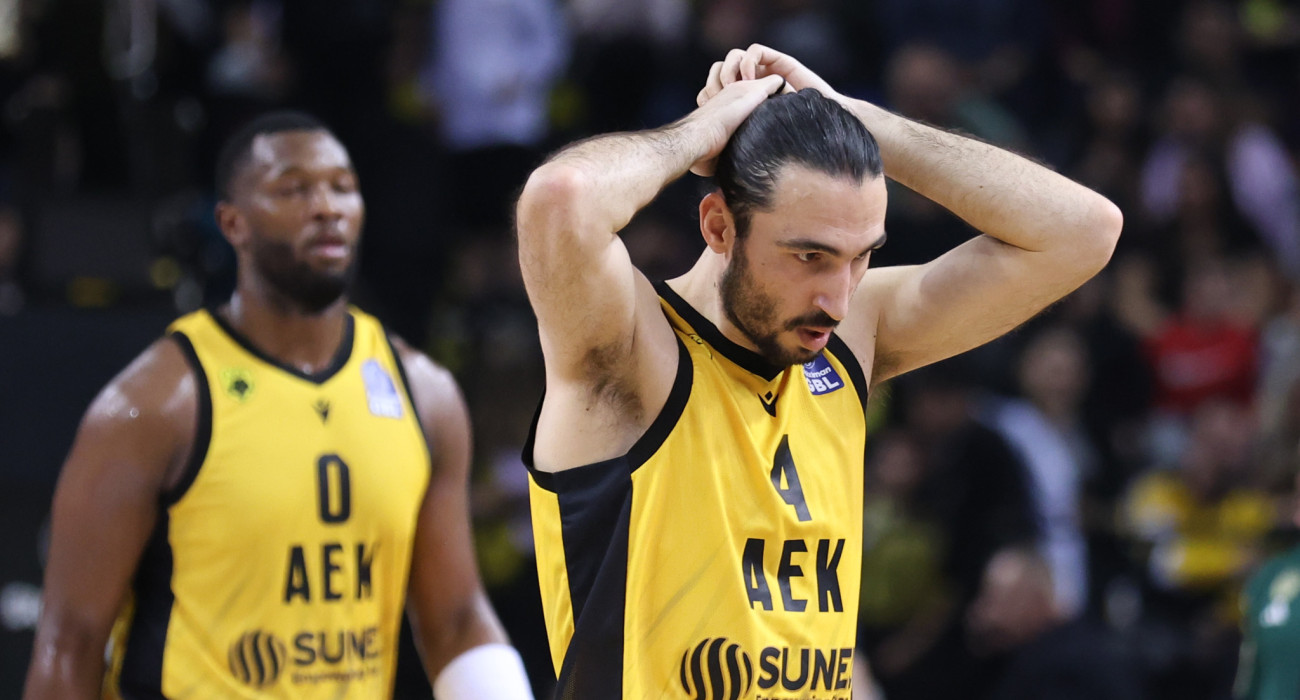 Προβληματισμός και απογοήτευση μετά την κάκιστη εμφάνιση της ΑΕΚ και την ήττα με κάτω τα χέρια από τον Παναθηναϊκό / Πηγή: ΙΝΤΙΜΕ