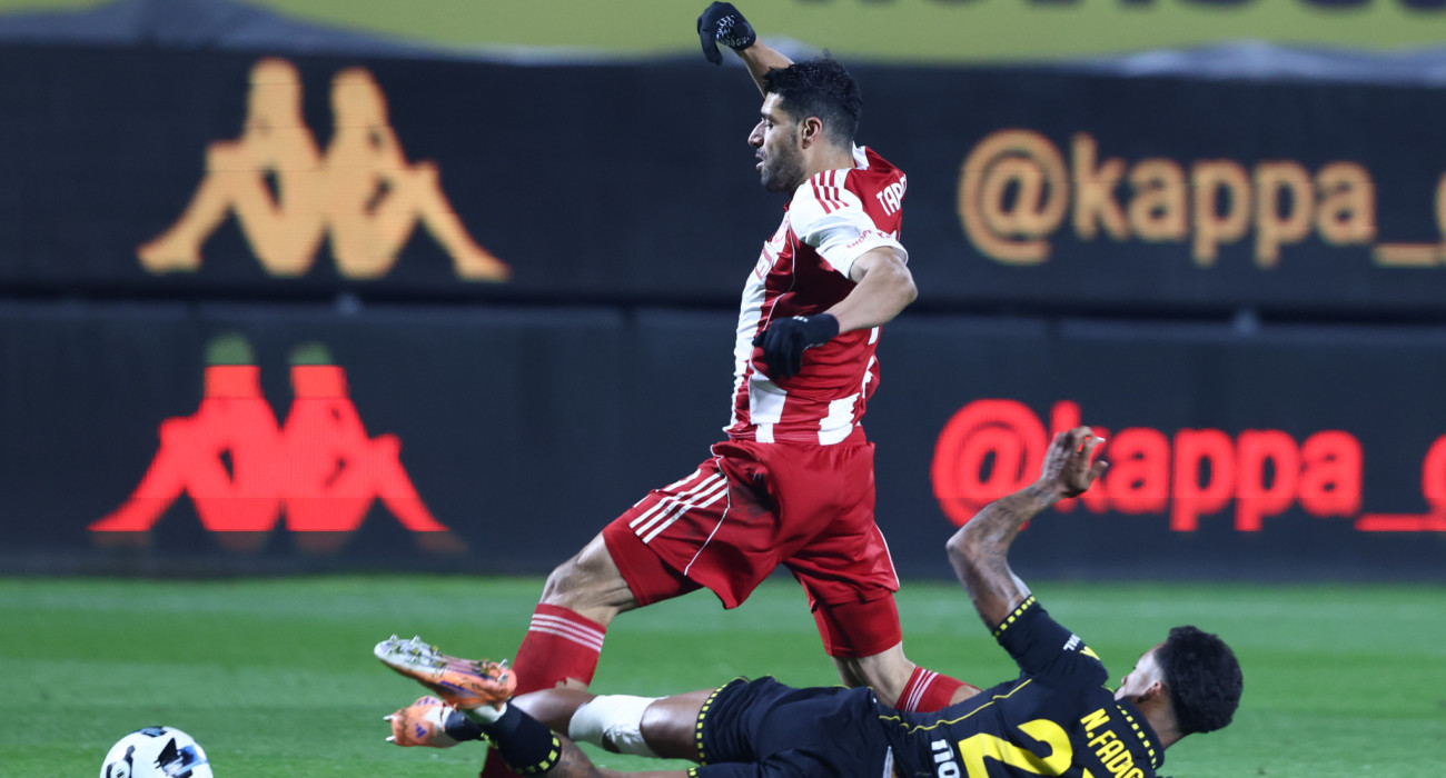 Το τάκλιν του Φαντιγκά στον Ταρέμι / Πηγή: Eurokinissi