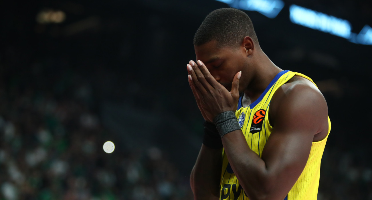 Απογοητευμένος Λόνι Γουόκερ / source: eurokinissi