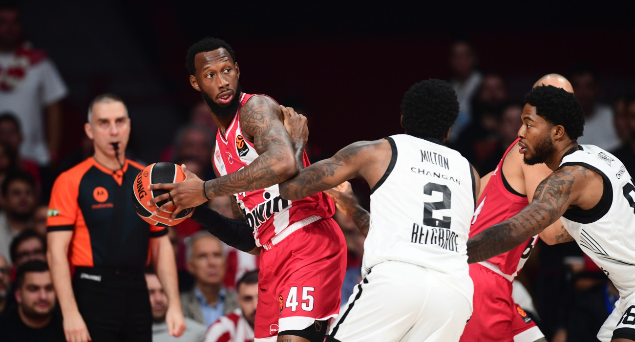 Ο Ταϊρίκ Τ΄ζόουνς με τον Ντόντα Χολ, Πηγή: Eurokinissi