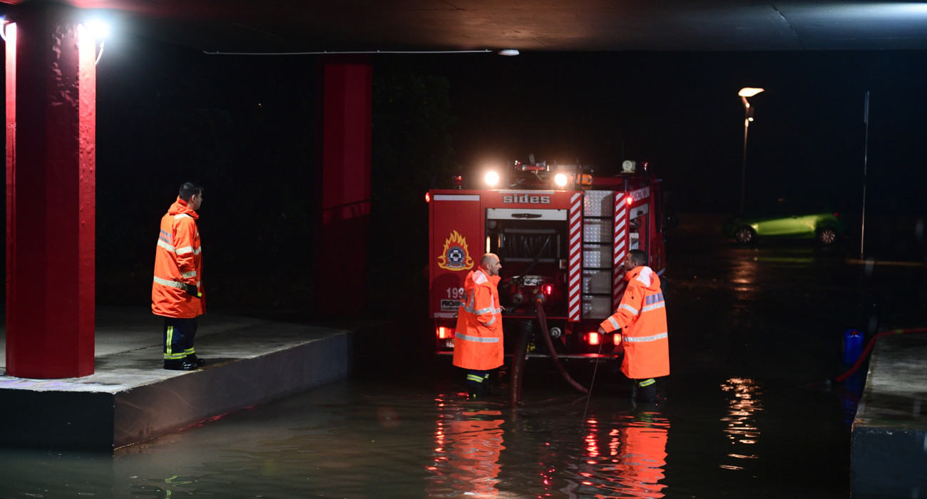 Πλημμύρισε ο περιβάλλων χώρος του ΣΕΦ - Δείτε εικόνες