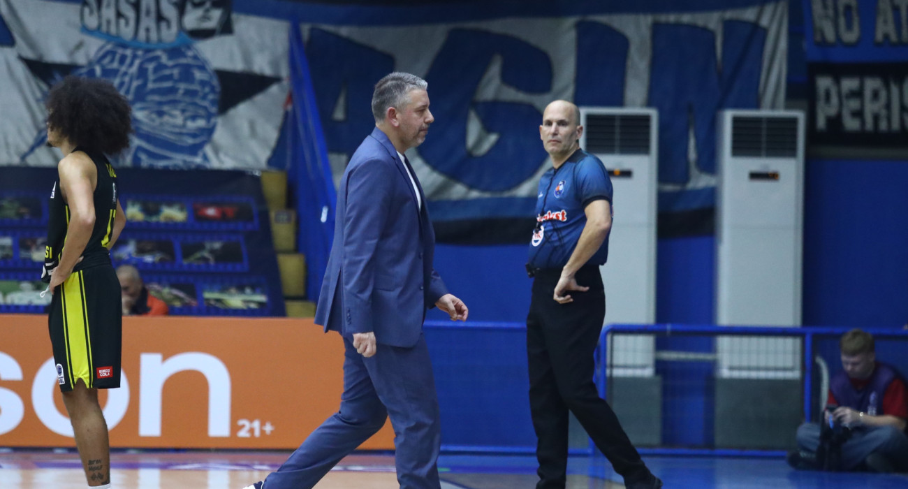 Ο Ηλίας Παπαθεοδώρου αποχωρεί από το παρκέ στην αναμέτρηση Περιστέρι - Μαρούσι, Πηγή: Eurokinissi