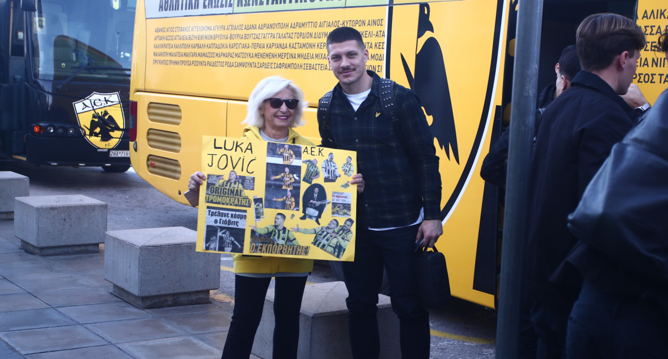 Ο Λούκα Γιόβιτς δίπλα στην μεγαλύτερη θαυμάστρια του / Πηγή: Eurokinissi