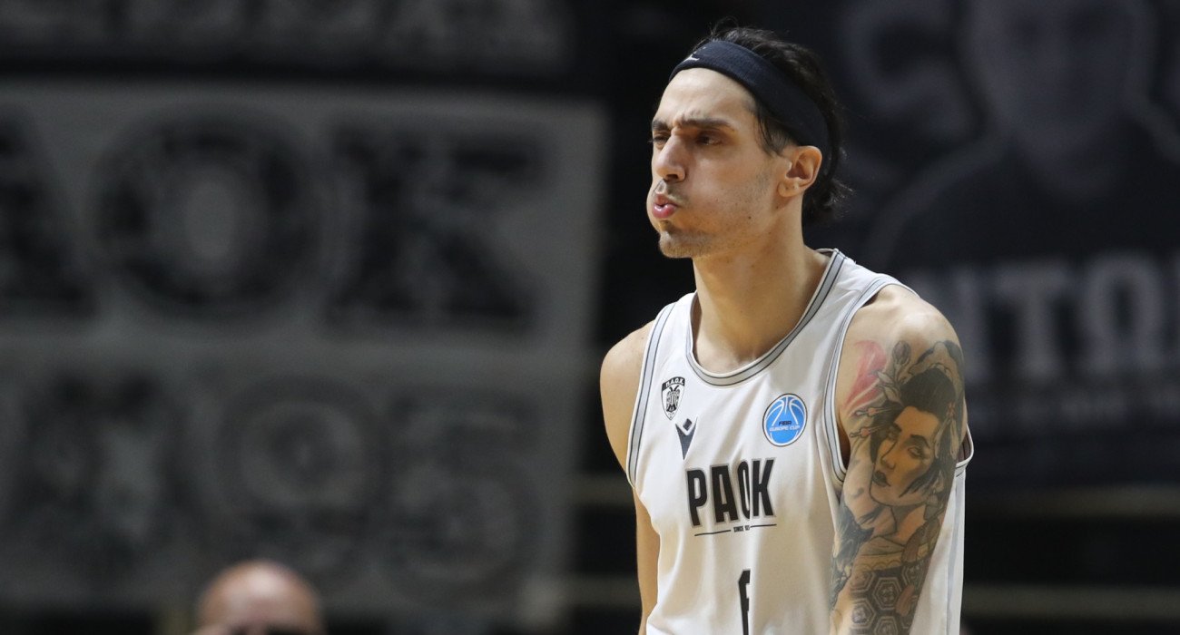 Ο Κόνιαρης πανηγυρίζει με τη φανέλα του ΠΑΟΚ, Πηγή: Eurokinissi