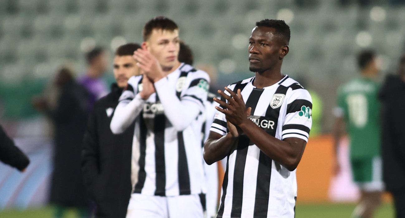 Ο Μαντί Καμαρά με τον Ανέστη Μύθου / Πηγή: Eurokinissi