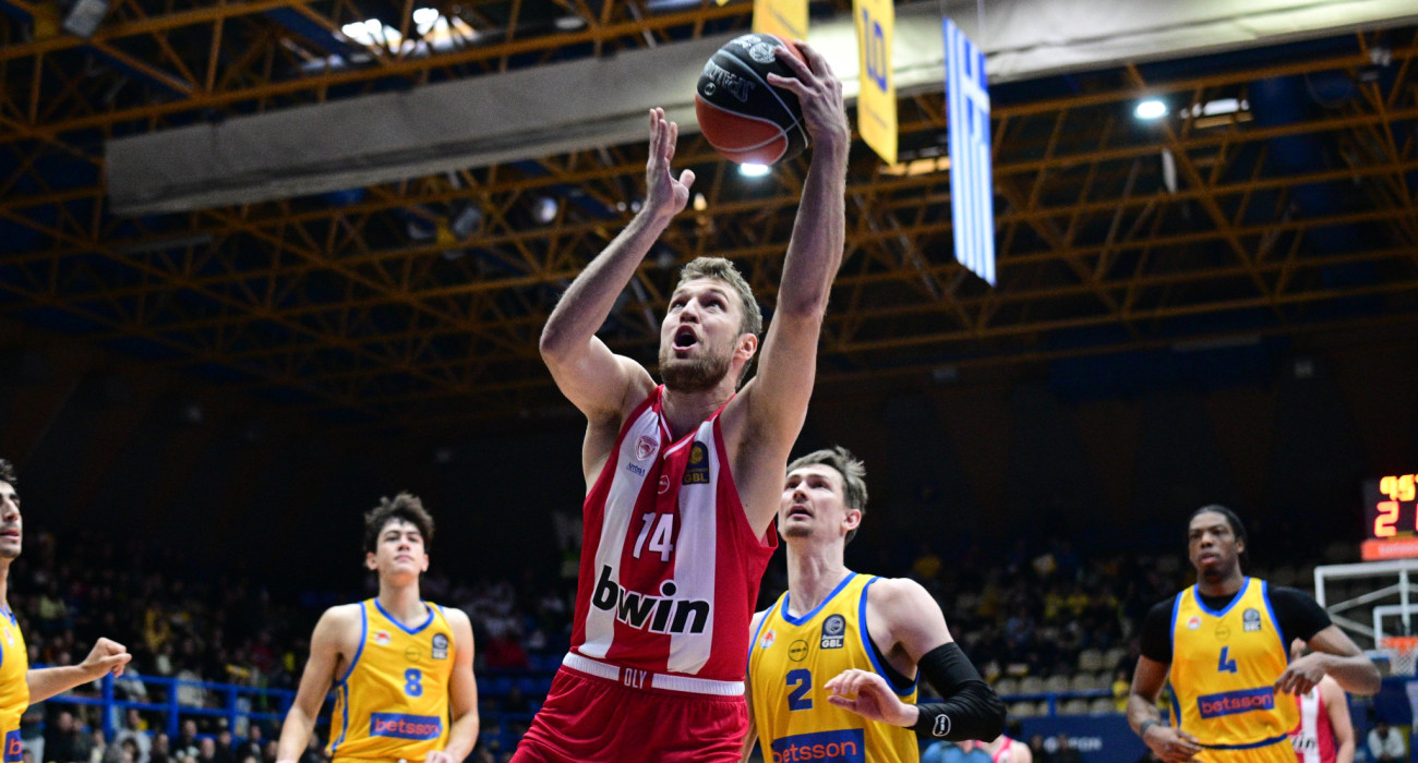 Περίπατος του Ολυμπιακού στο Περιστέρι με +43 και κορυφαίους Βεζένκοφ - Ουόκαπ