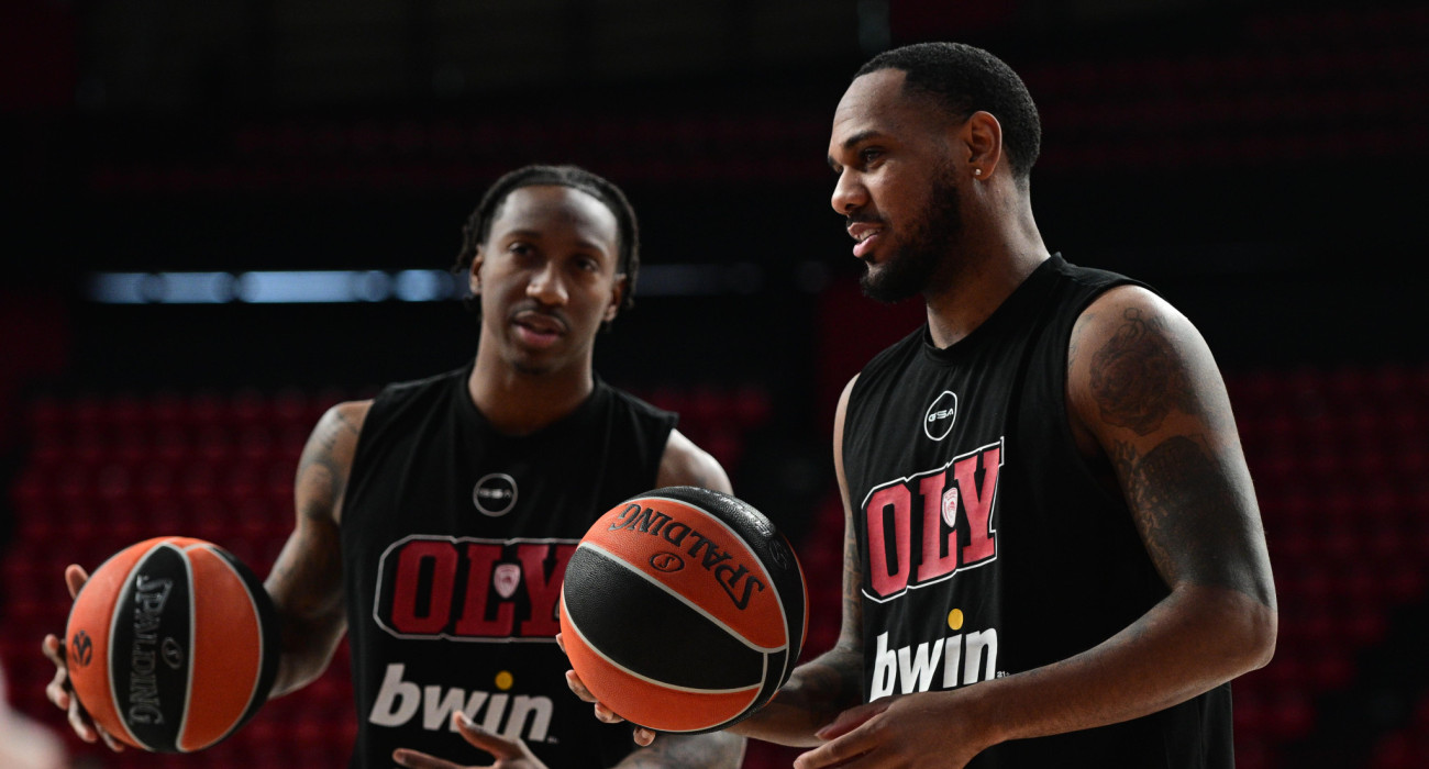 Μοντε Μορις και Σειμπεν Λι στην προπονηση / source: eurokinissi