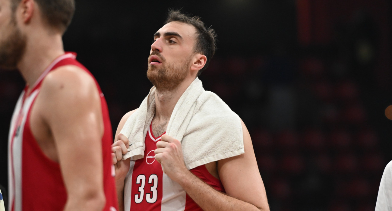 Ο Νίκολα Μιλουτίνοφ μετά την ήττα του Ολυμπιακού από τη Βαλένθια, Πηγή: Eurokinissi