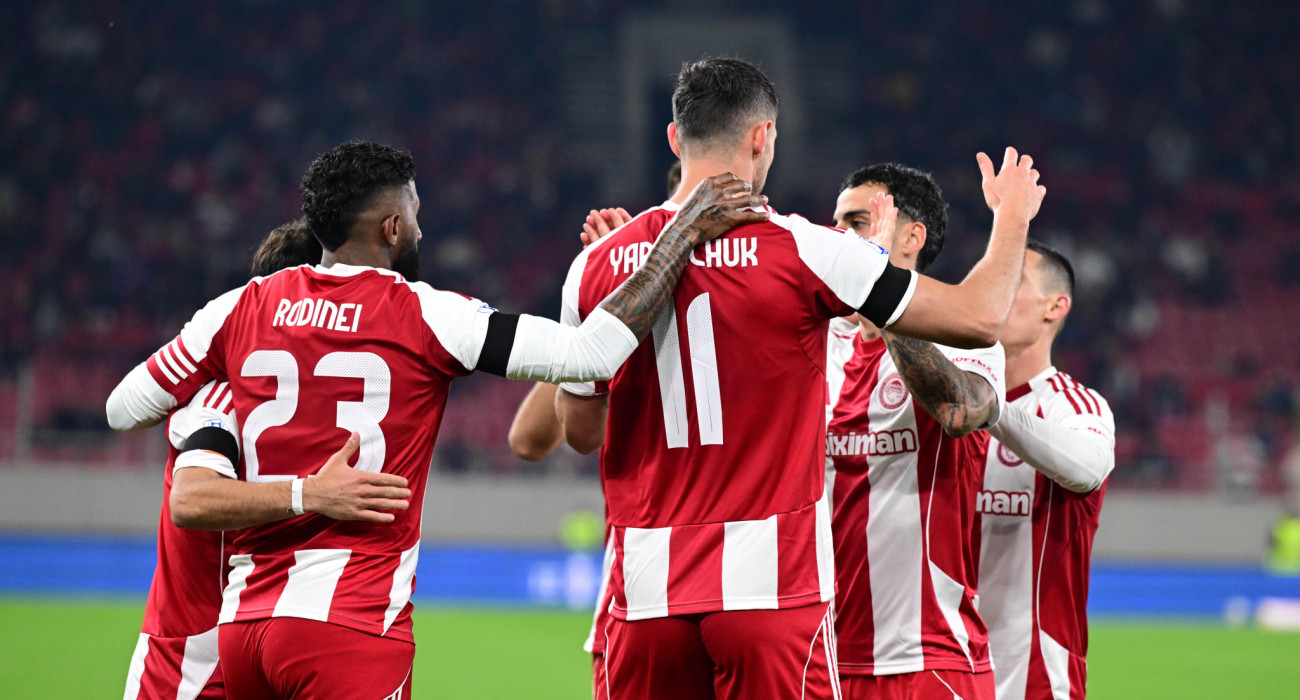 Οι ποδοσφαιριστές του Ολυμπιακού πανηγυρίζουν / Πηγή: Eurokinissi