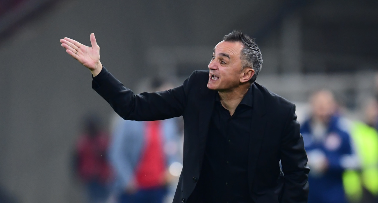 Ο Νεμπόισα Βίγκνιεβιτς στον πάγκο του Ηρακλή / Πηγή: Eurokinissi