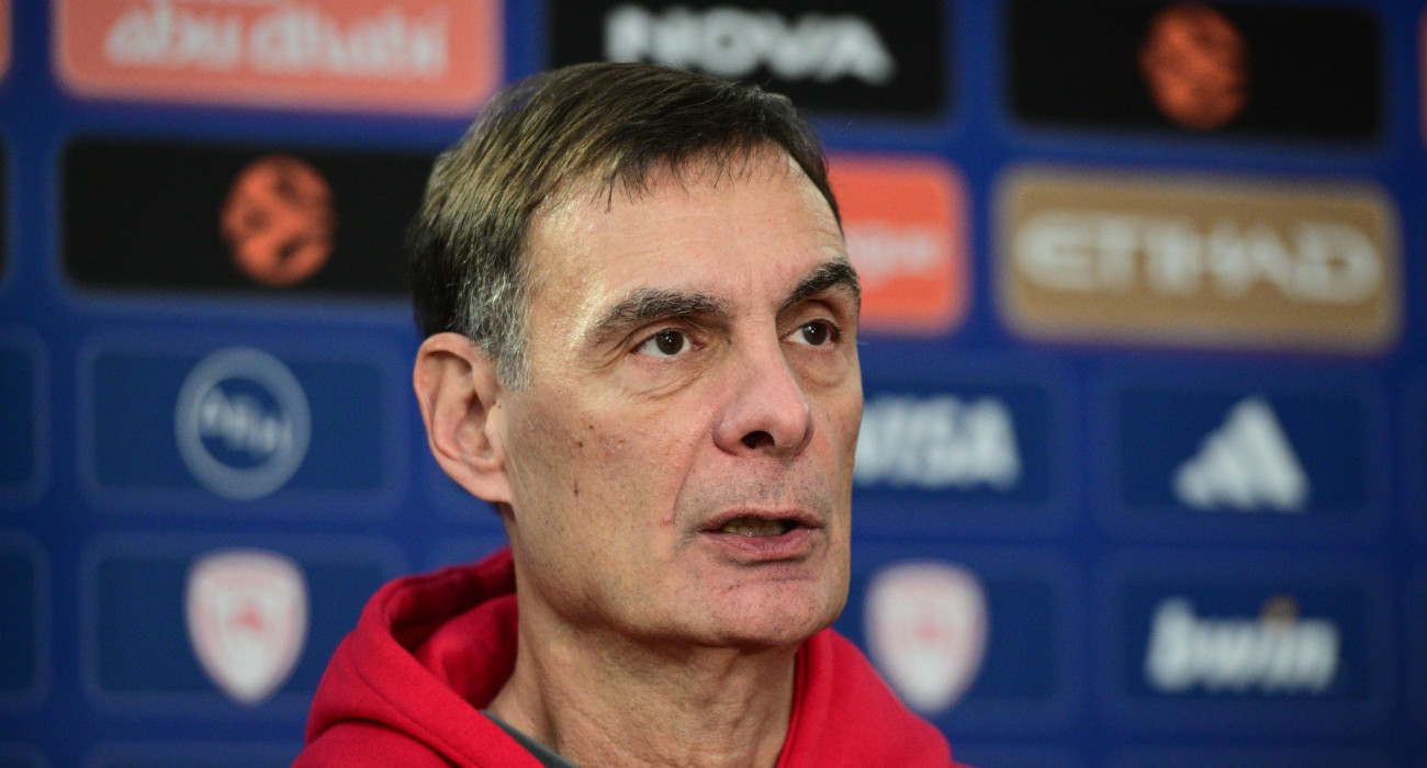 Μπαρτζώκας: «Έχουμε δύο σκόρερ στην ίδια θέση και δύο φόργουορντ που είναι φοβεροί επιθετικά»