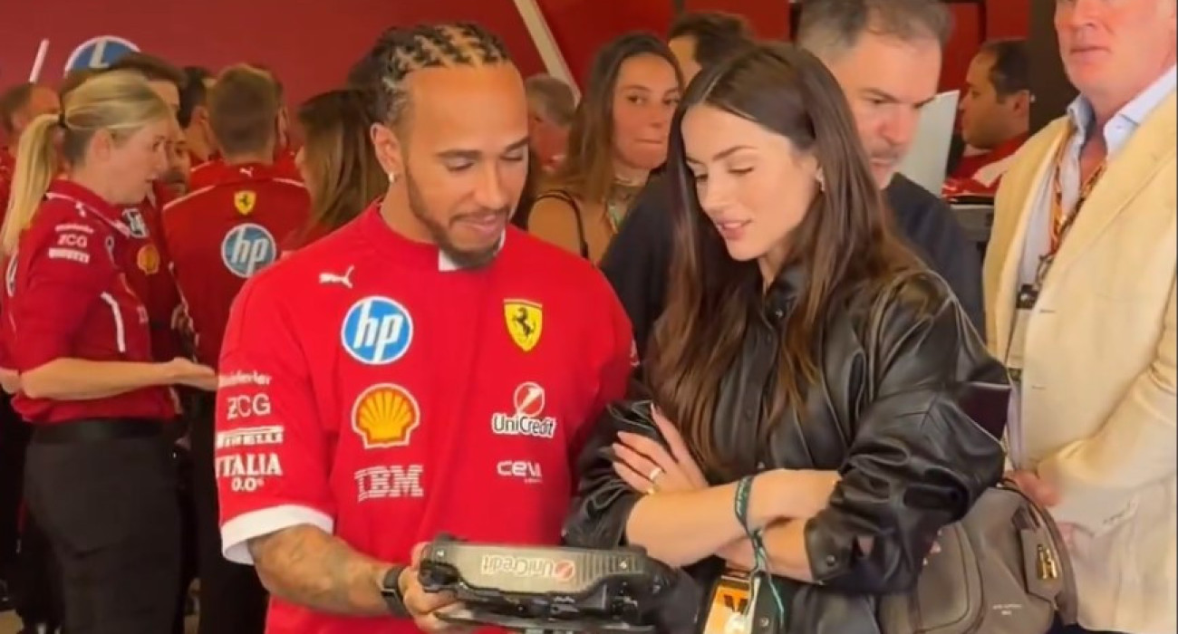 Η Άνα Ντε Άρμας με τον Λιούις Χάμιλτον / Screenshot