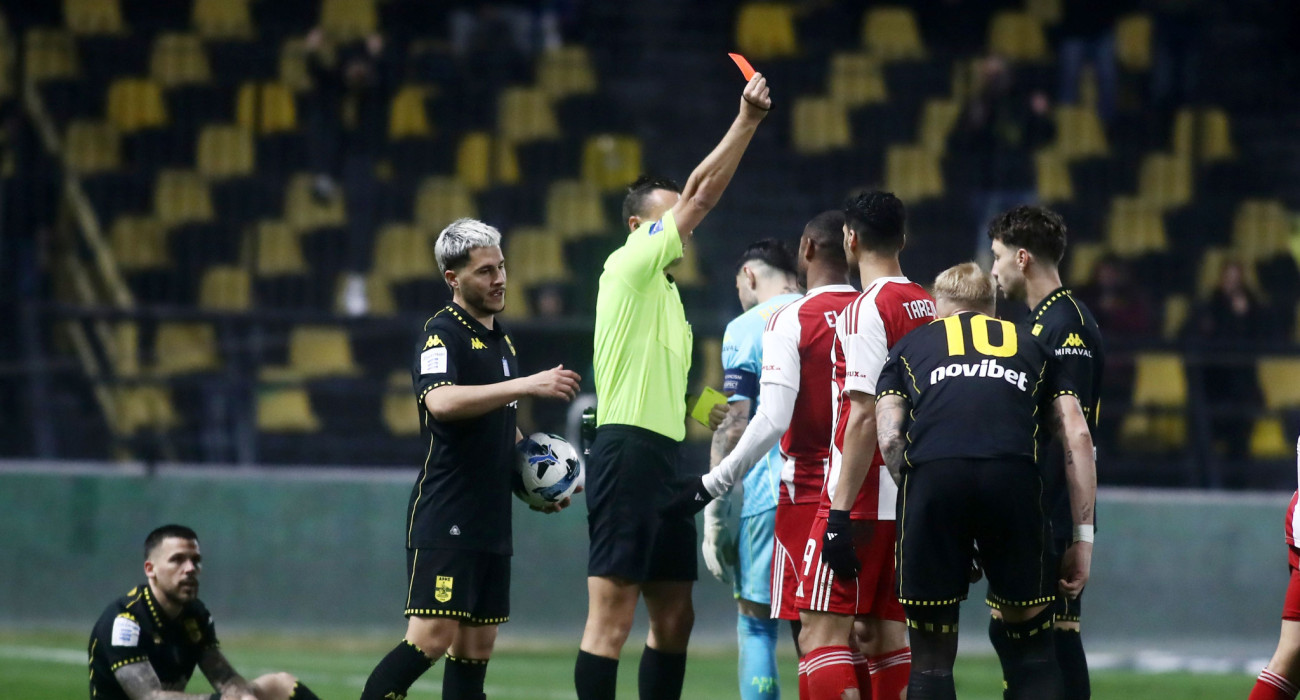 Στιγμιότυπο από την αναμέτρηση Άρης - Ολυμπιακός / Πηγή: intime