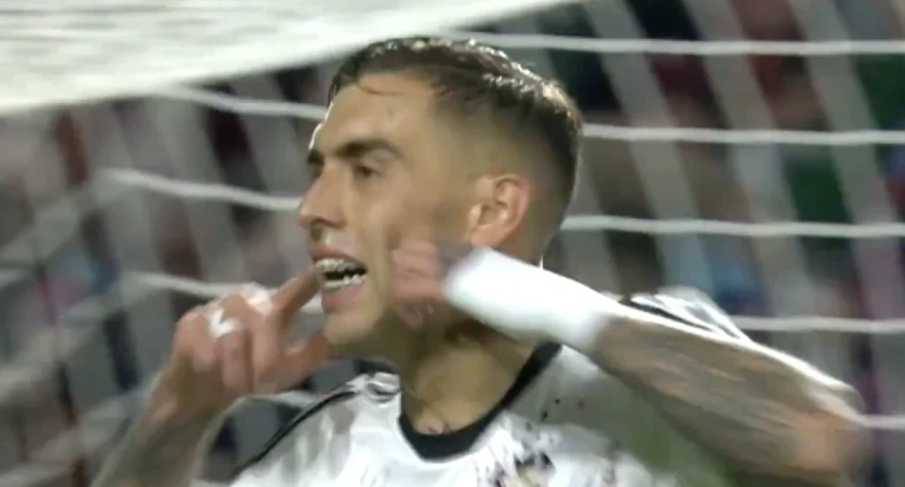 Ο Μπετανκόρ πανηγυρίζει το γκολ που σημείωσε / Screenshot