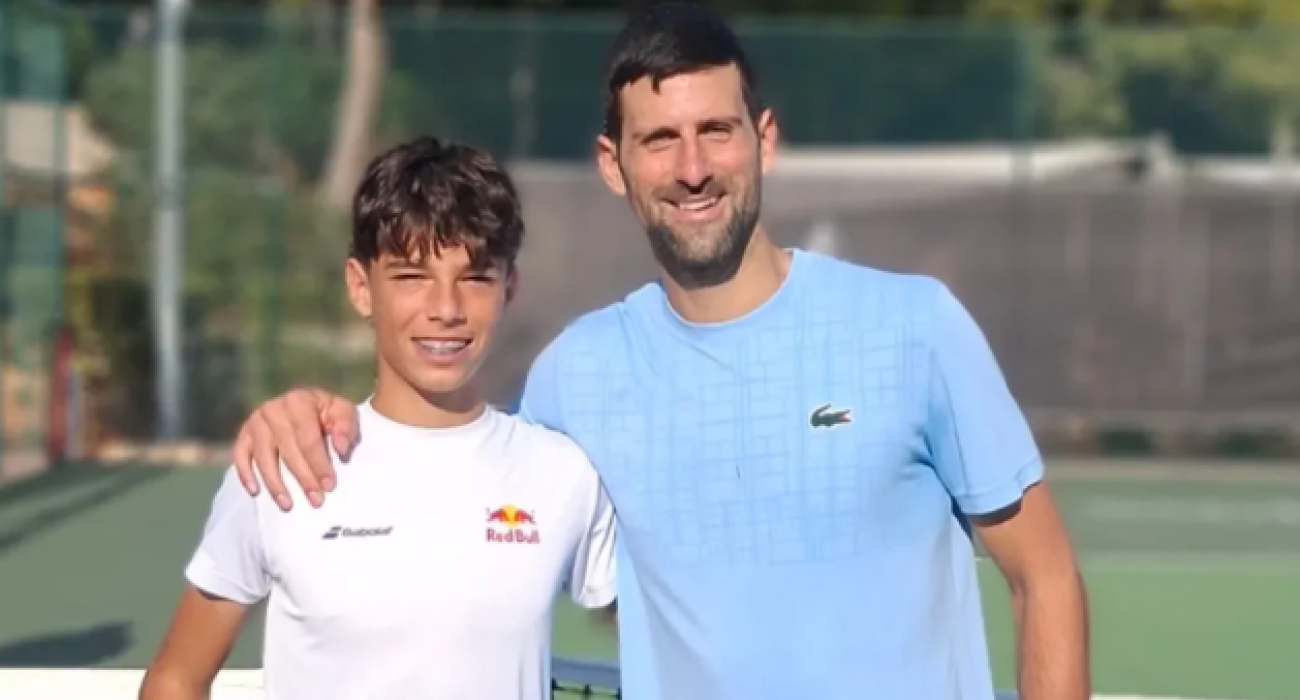 Ο Ραφαήλ Παγώνης μαζί με τον Νόβακ Τζόκοβιτς / Πηγή: Instagram @rafael_pagonis