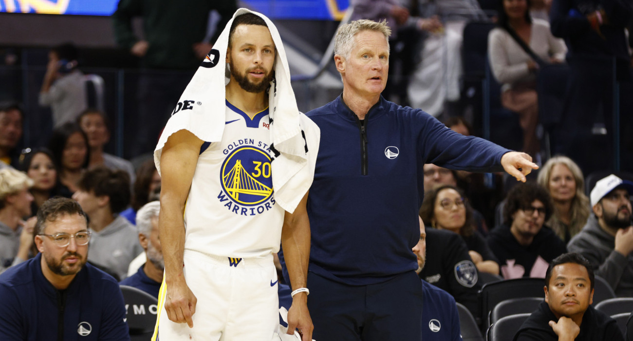 Και οι δυο τους (Κάρι και Κερ) εισπράττουν από τους Γουόριορς κάθε χρόνο πάνω από 77 εκατομμύρια δολάρια / Πηγή: Santiago Mejia / San Francisco Chronicle via Getty Images