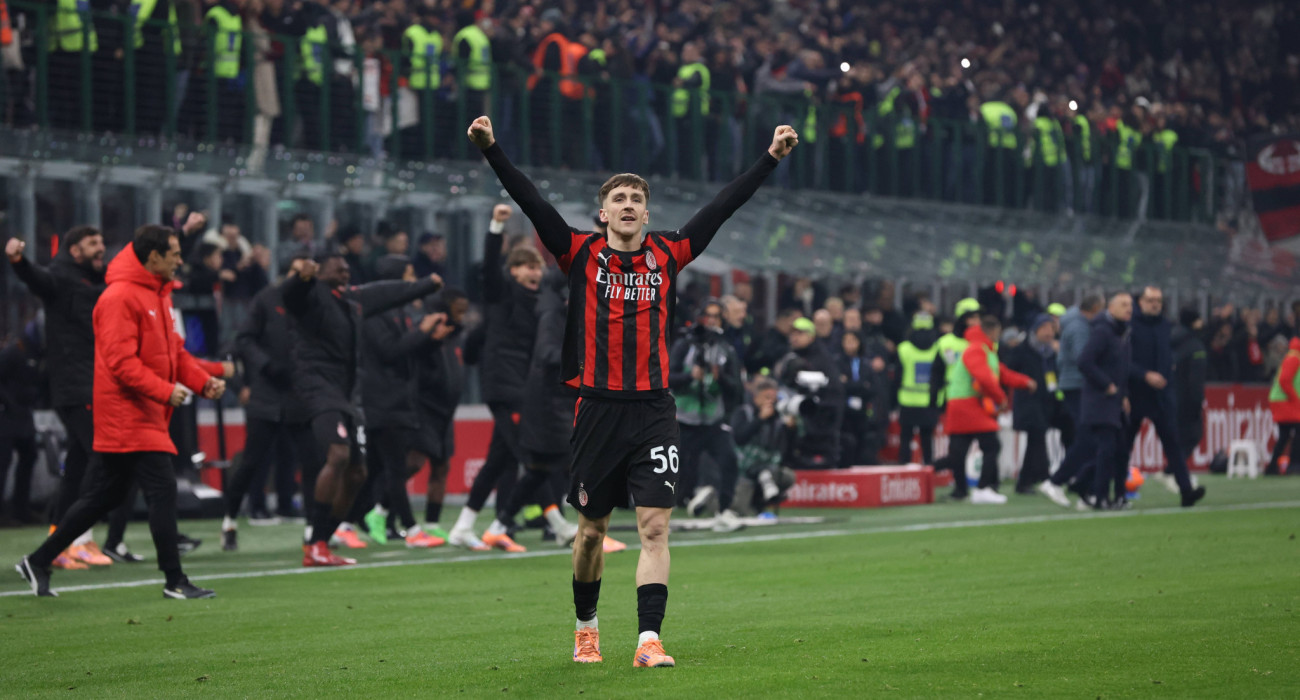 Ο Αλέξις Σαλεμάκερς με τη φανέλα της Μίλαν / Πηγή: Imago