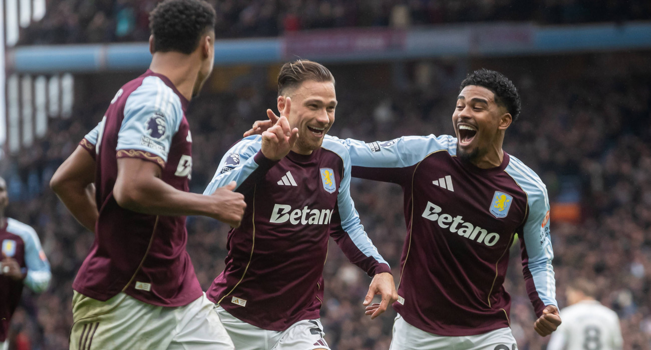 Οι ποδοσφαιριστές της Άστον Βίλα πανηγυρίζουν / Πηγή: Imago