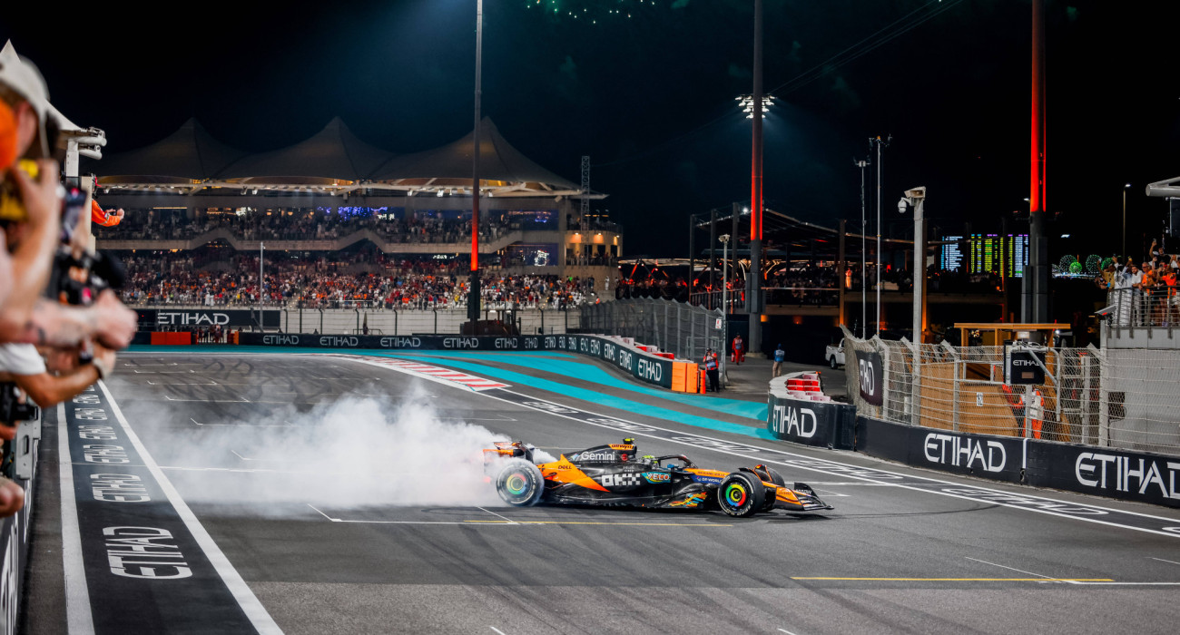 Ο Λάντο Νόρις στις... κολιές με το που κατέκτησε το πρωτάθλημα / Πηγή: Imago