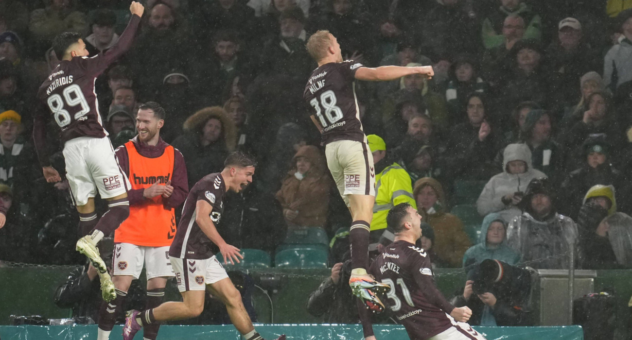 Οι παίκτες της Χαρτς πανηγυρίζουν / Πηγή: Imago