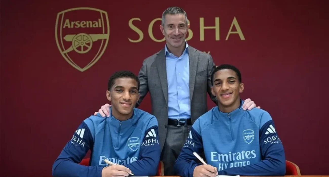 Ο Έντβιν και ο Όλγκερ Κίντερ στην Άρσεναλ / Πηγή: arsenal.com