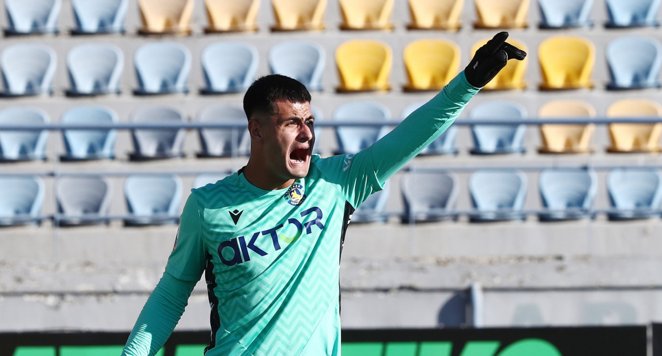 Ο Θεόφιλος Κακαδιάρης με τον Αστέρα AKTOR / Πηγή: Intime