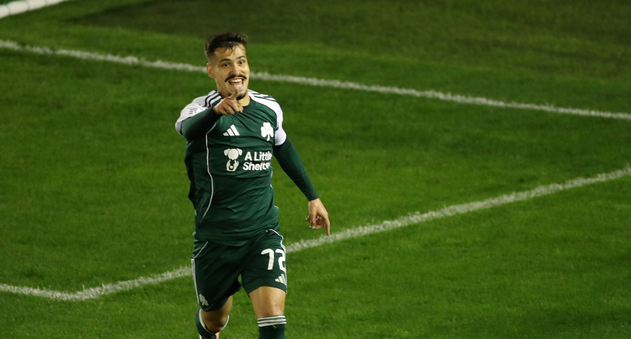 Ο Μίλος Πάντοβιτς πανηγυρίζει με τον Παναθηναϊκό / Πηγή: Eurokinissi