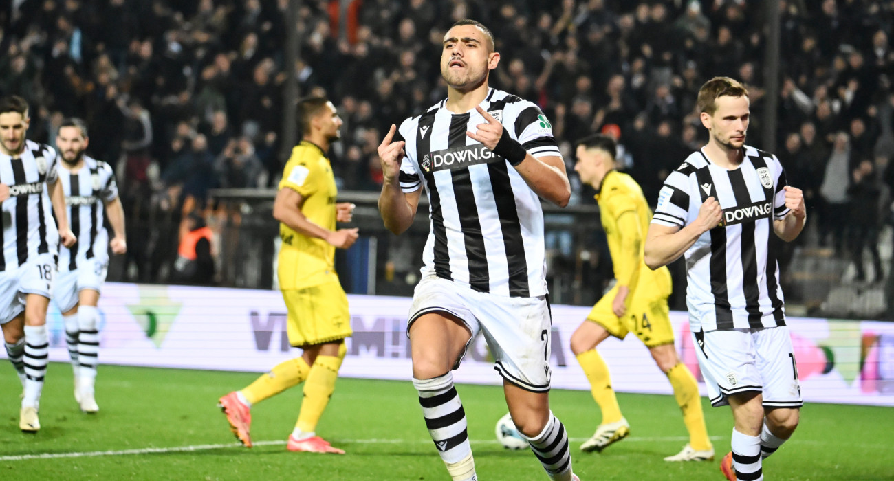 Ο Γιώργος Γιακουμάκης πανηγυρίζει το γκολ κόντρα στον Άρη / Πηγή: Intime