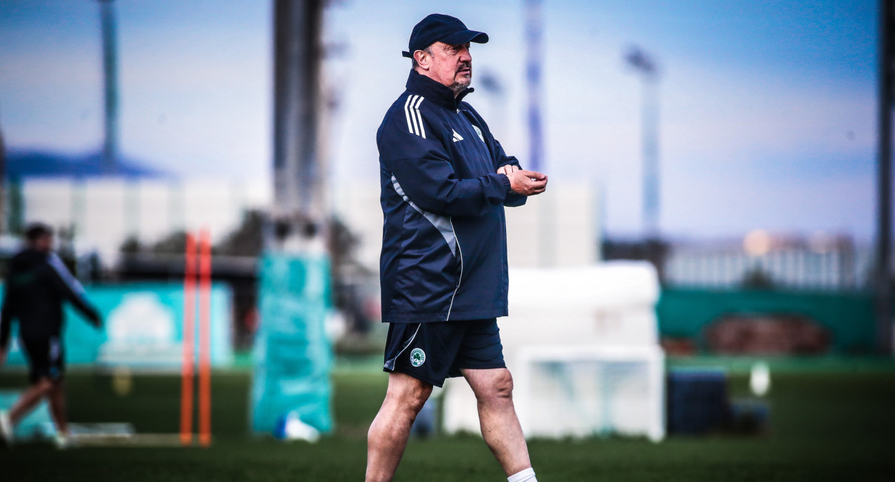 Ο Ράφα Μπενίτεθ αναμένεται να επαναφέρει το 3-4-2-1 στον αγώνα με τη Βικτόρια Πλζεν - ΠΗΓΗ: Eurokinissi