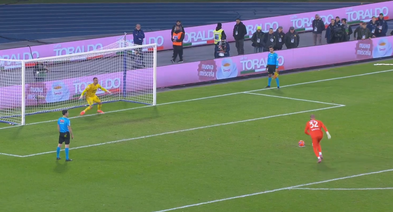 Η στιγμή της εκτέλεσης πέναλτι του Βάνια Μιλίνκοβιτς-Σάβιτς / Screenshot