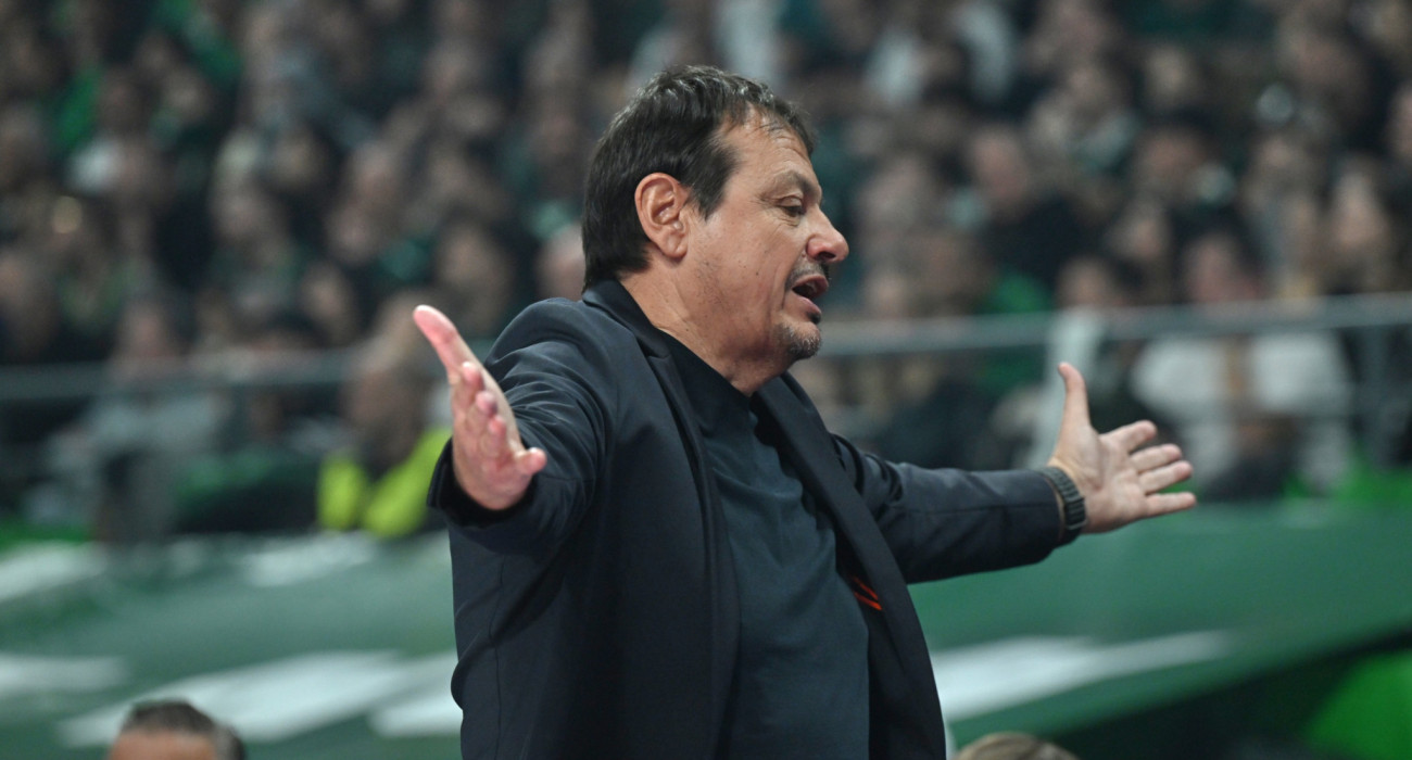 Διαμαρτύρεται ο Εργκίν Αταμάν στο ντέρμπι με τον Ολυμπιακό, Πηγή: Vaggelis Stolis