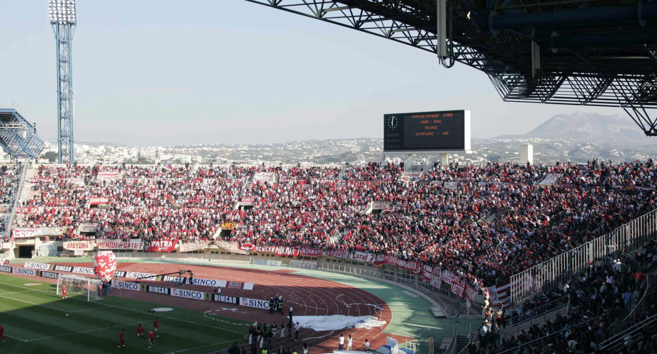 Φίλαθλοι του Ολυμπιακού στο Παγκρήτιο / Πηγή: Eurokinissi