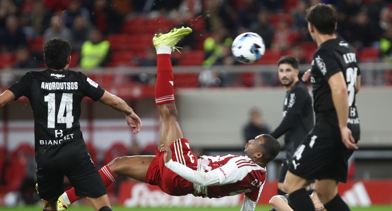 Ο Αγιούμπ Ελ Κααμπί σκοράρει με ανάποδο «ψαλιδάκι» / Πηγή: InTime