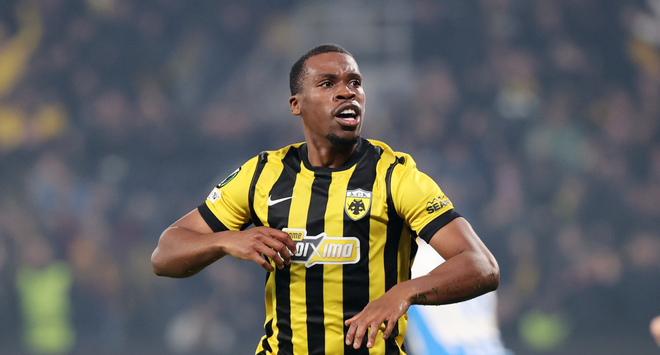 Ο Ντέρεκ Κουτέσα πανηγυρίζει στο ΑΕΚ-Κραϊόβα / Πηγή: Intime