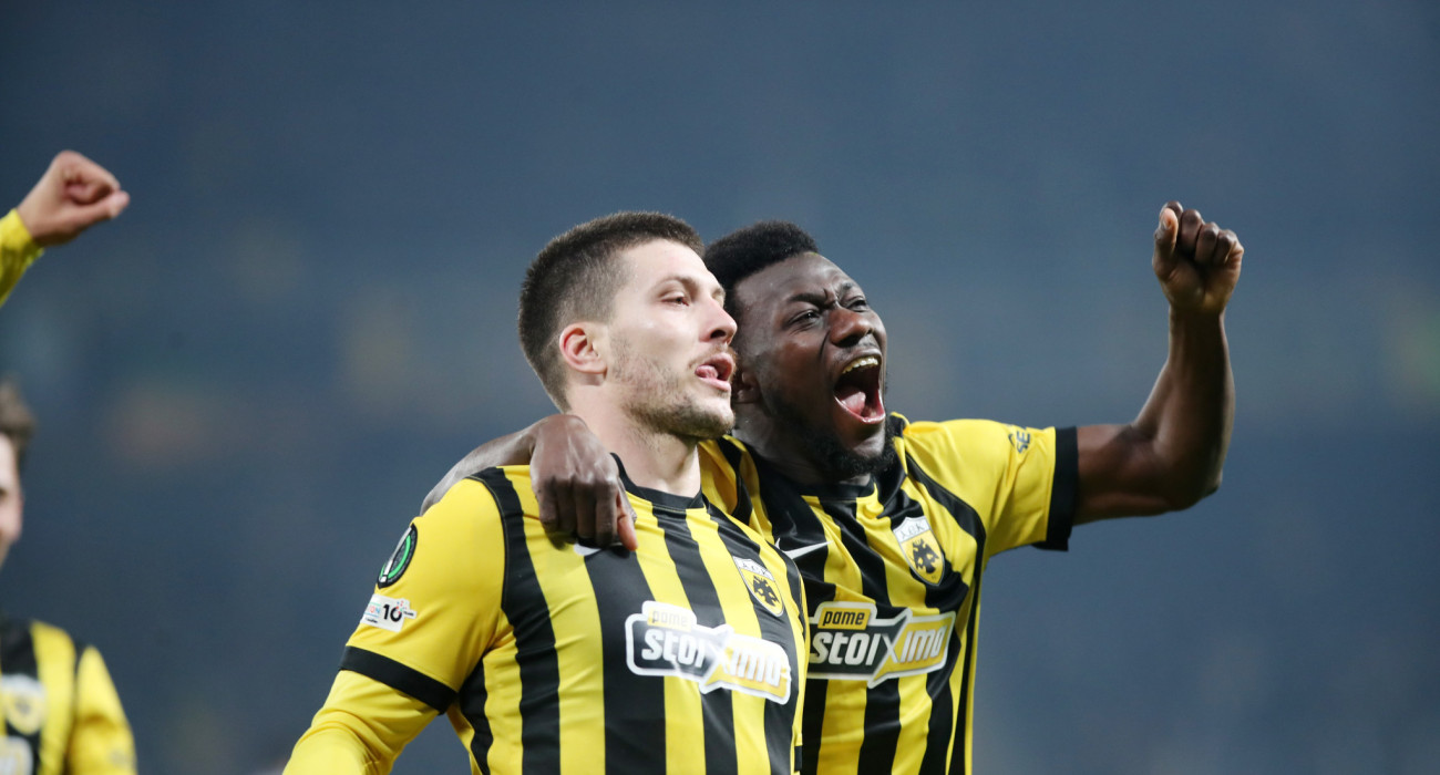 Ο Λούκα Γιόβιτς πανηγυρίζει με τον Κοϊτά / Πηγή: Intime