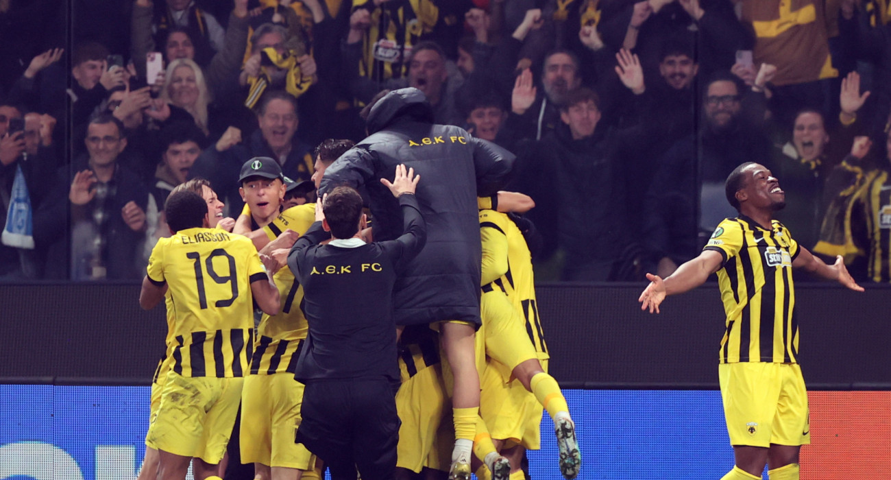 Η ΑΕΚ πανηγυρίζει την μεγάλη νίκη και πρόκριση /Πηγή: Intime