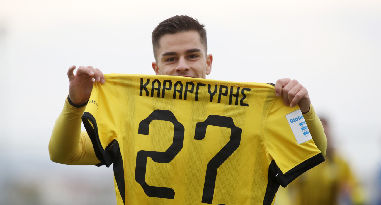 Η αφιέρωση των παικτών της ΑΕΚ Κ19 στον Καραργύρη / Πηγή: Intime