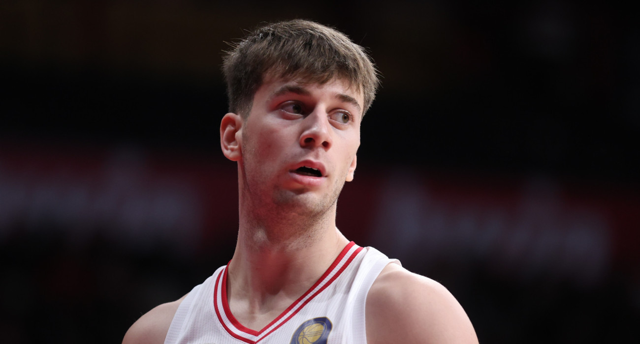 Γιώργος Μπουρνελές με την φανελα του Ολυμπιακού / source:intime