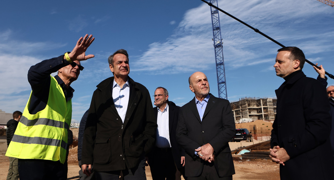 Ο Κυριάκος Μητσοτάκης με τον Γιάννη Αλαφούζο στον Βοτανικό / Πηγή: InTime