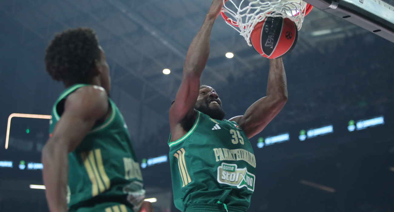 Ο Κένεθ Φαρίντ καρφώνει εμφατικά, Πηγή: Intime