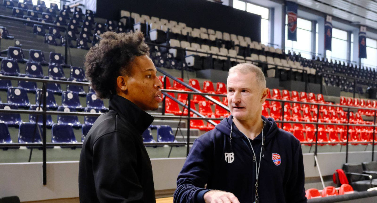 Ο Τζο Τόμασον στη Γλυφάδα/Πηγή: Intime