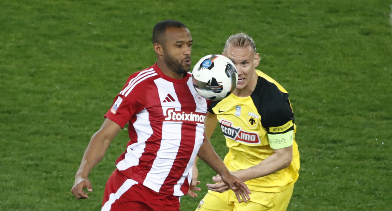 Αγιούμπ Ελ Κααμπί και Ντομαγκόι Βίντα σε Ολυμπιακός-ΑΕΚ / Πηγή: Eurokinissi