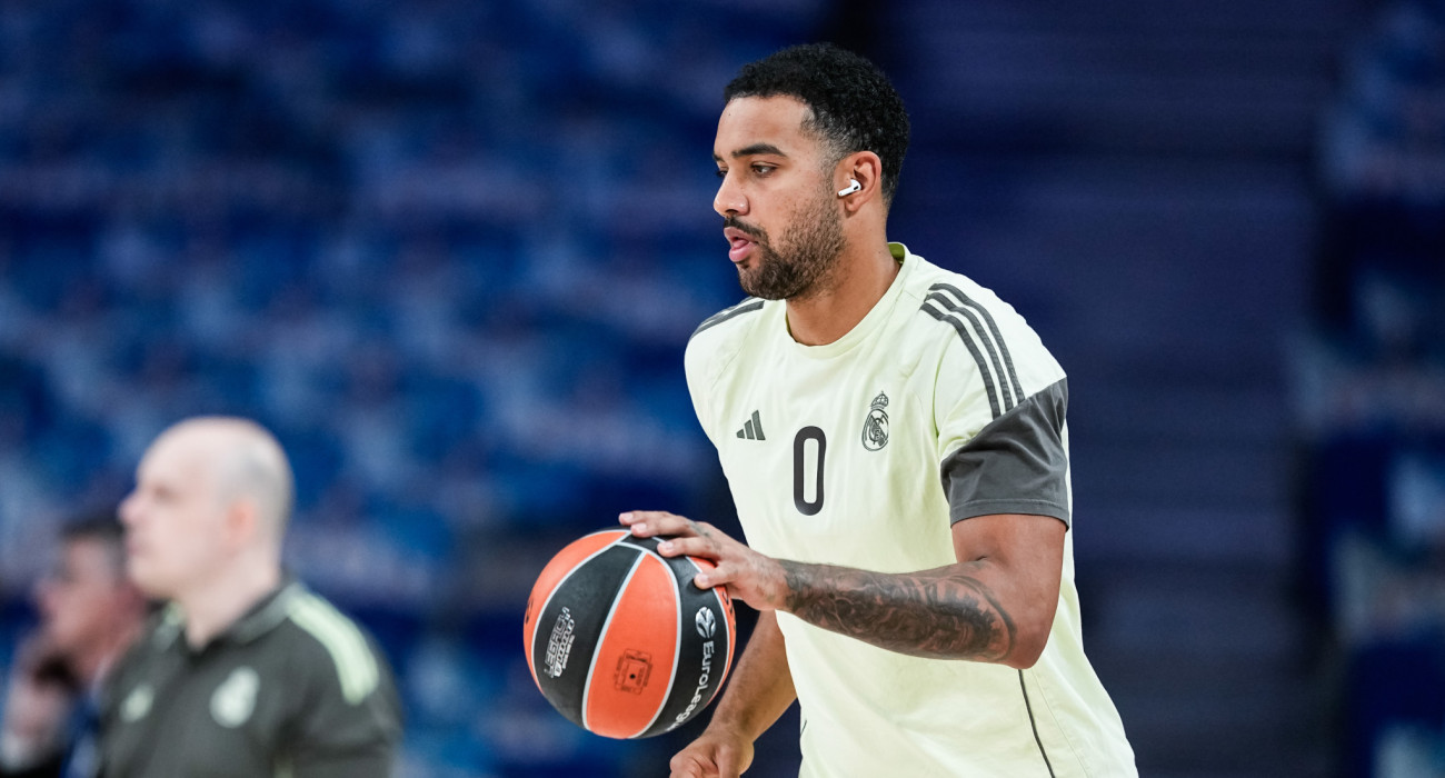 Ο Τρέι Λάιλς με ρούχα της Ρεάλ Μαδρίτης / πηγή: eurokinissi