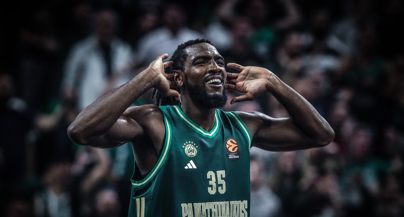 Ο Φαρίντ... απογειώνει τον κόσμο του Παναθηναϊκού / Πηγή: Eurokinissi